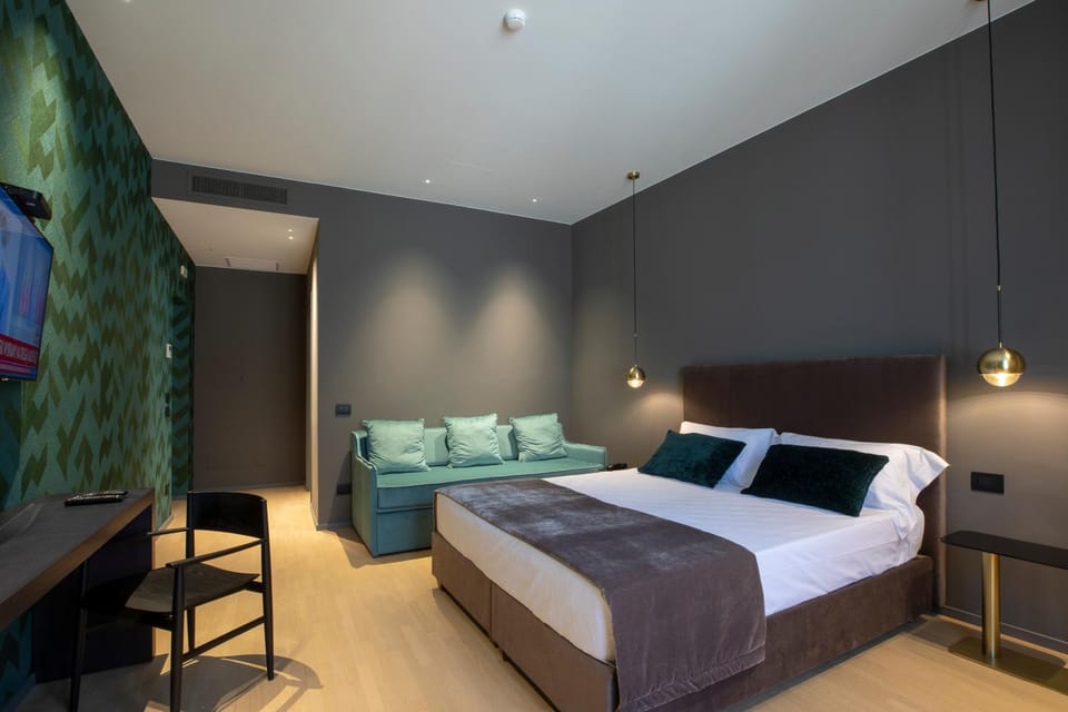 TV and multimedia, Photo of the whole room, Bedroom