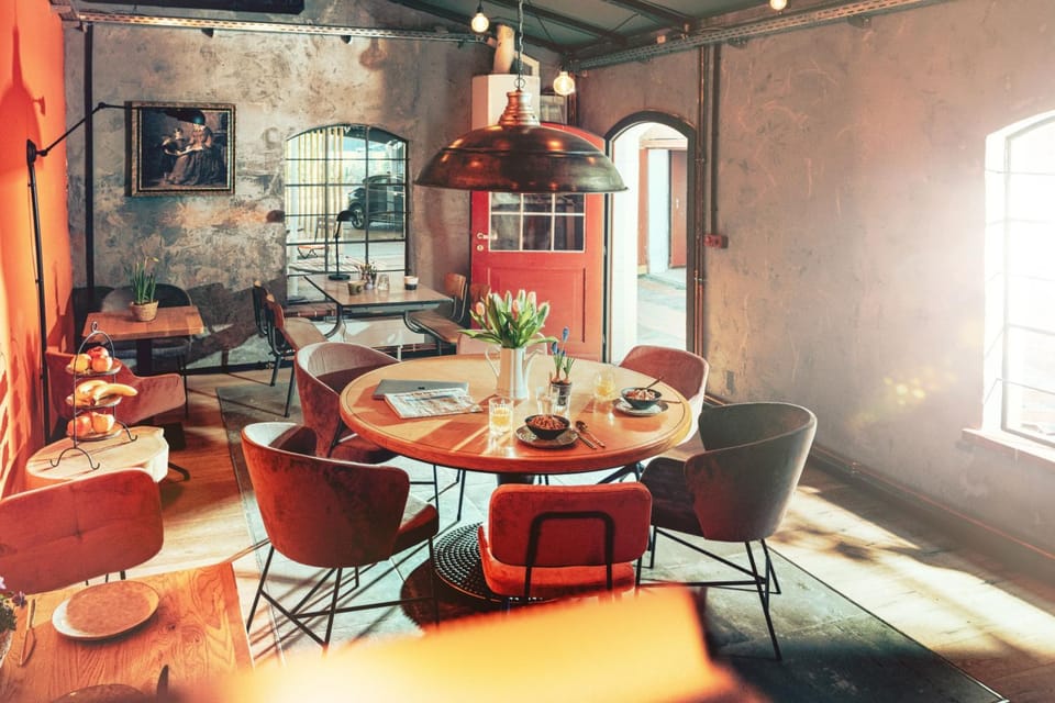 Seating area, Dining area