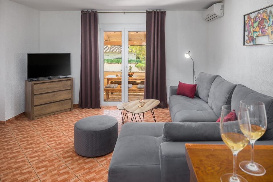 TV and multimedia, Living room, Seating area