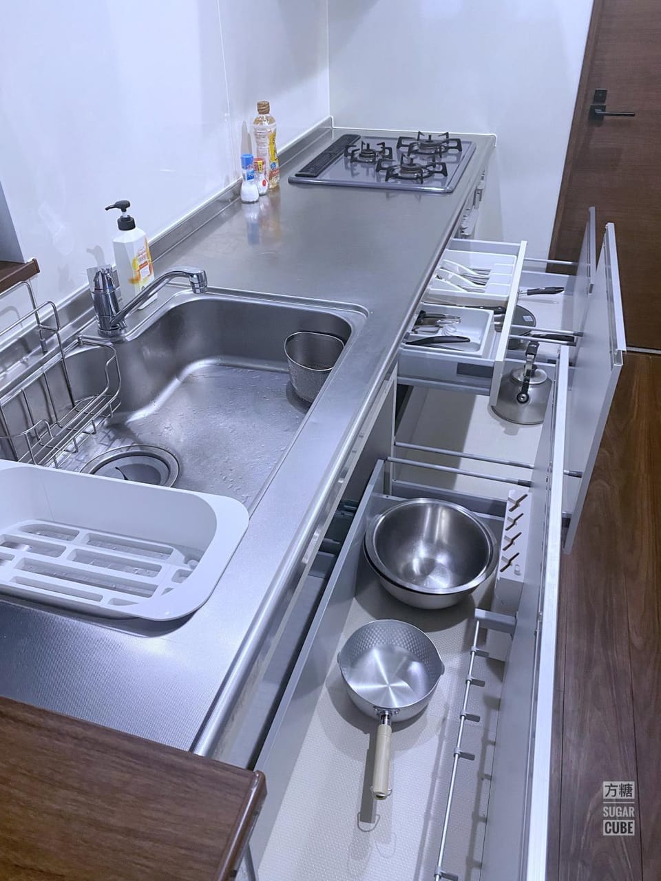 Kitchen or kitchenette, stove