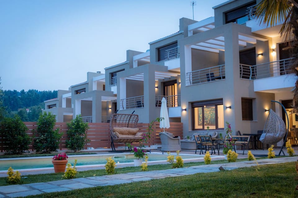 Patio, Garden, Balcony/Terrace, Pool view, Swimming pool