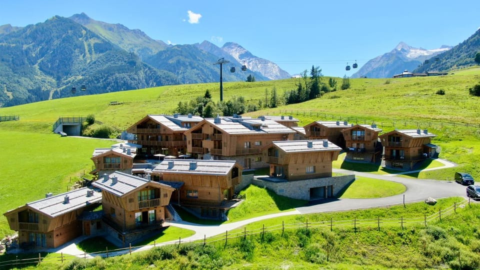 Property building, Natural landscape, Summer, View (from property/room), Mountain view