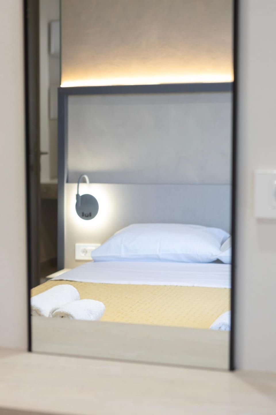 Bedroom, towels