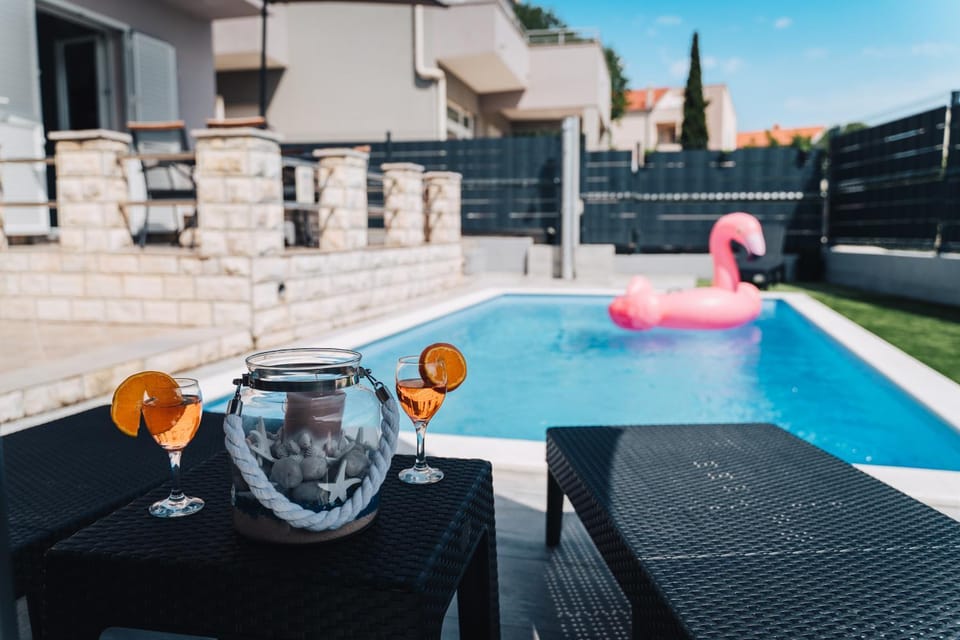 Swimming pool, Swimming pool