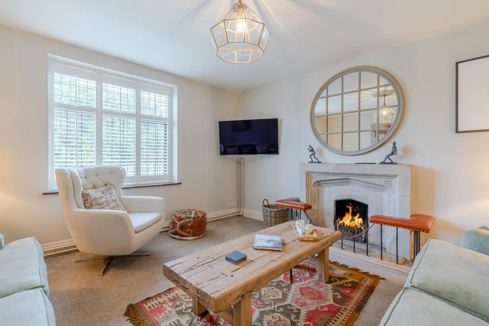 TV and multimedia, Living room, Seating area, flat iron