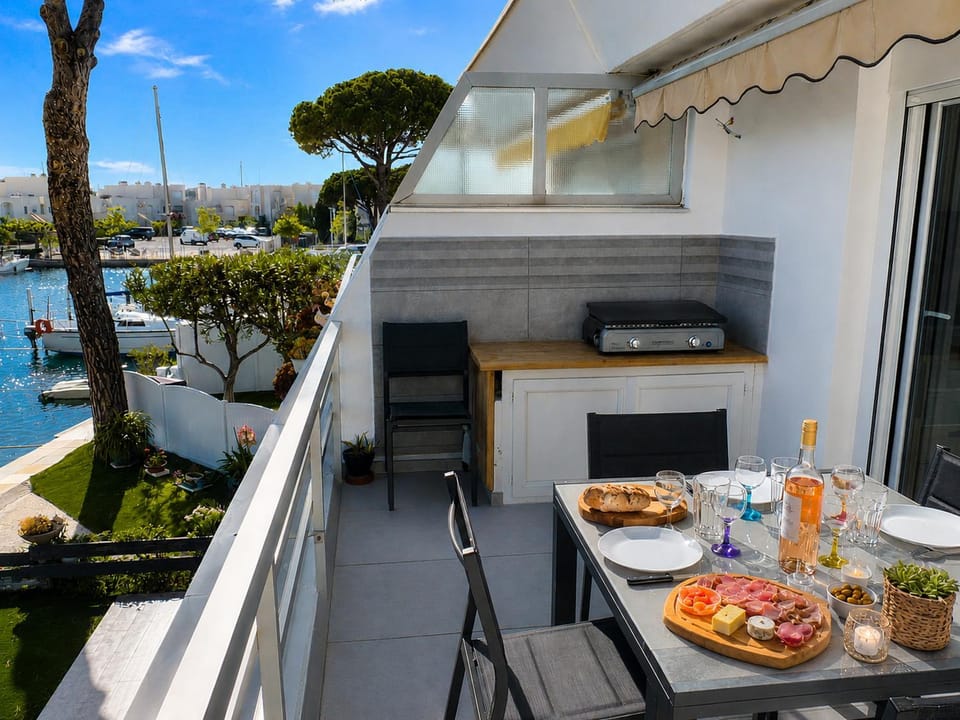 Patio, BBQ facilities
