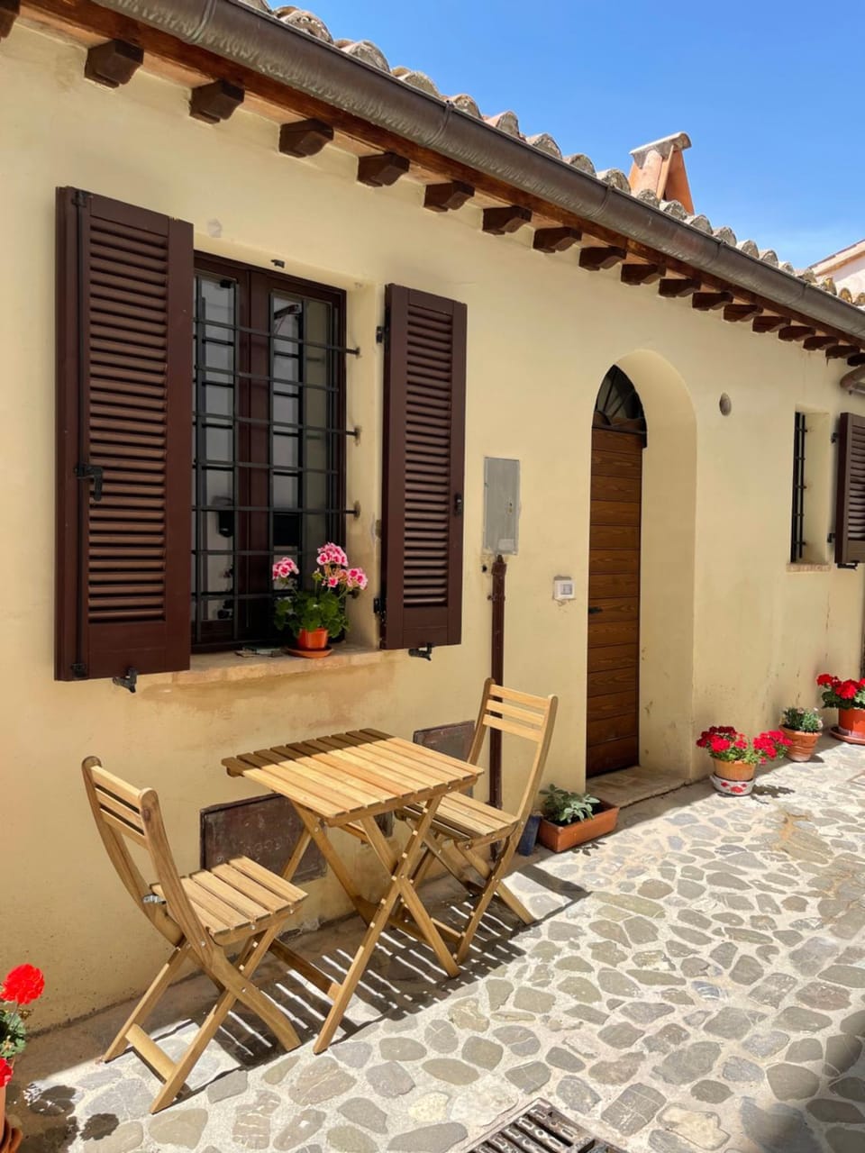 Property building, Balcony/Terrace, Balcony/Terrace