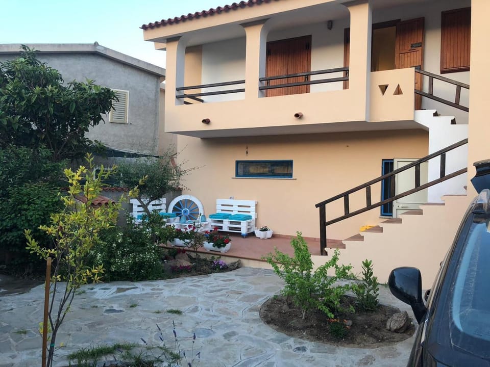 Property building, Patio, Facade/entrance