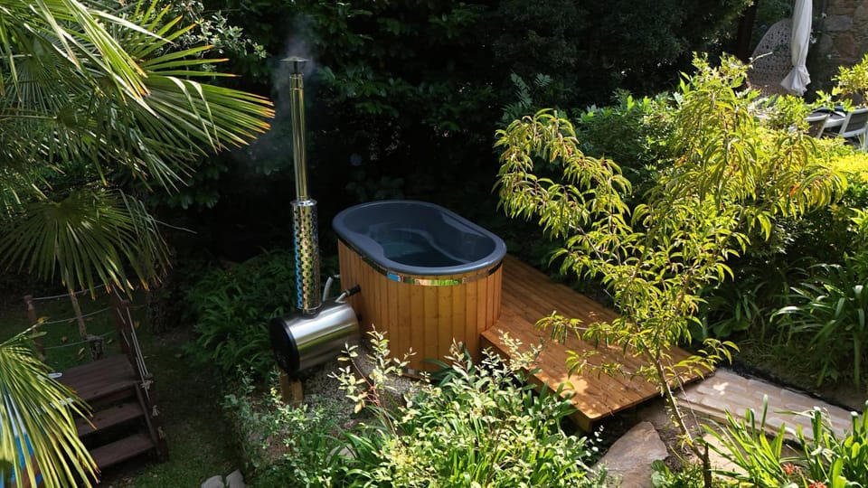 Garden, Hot Tub
