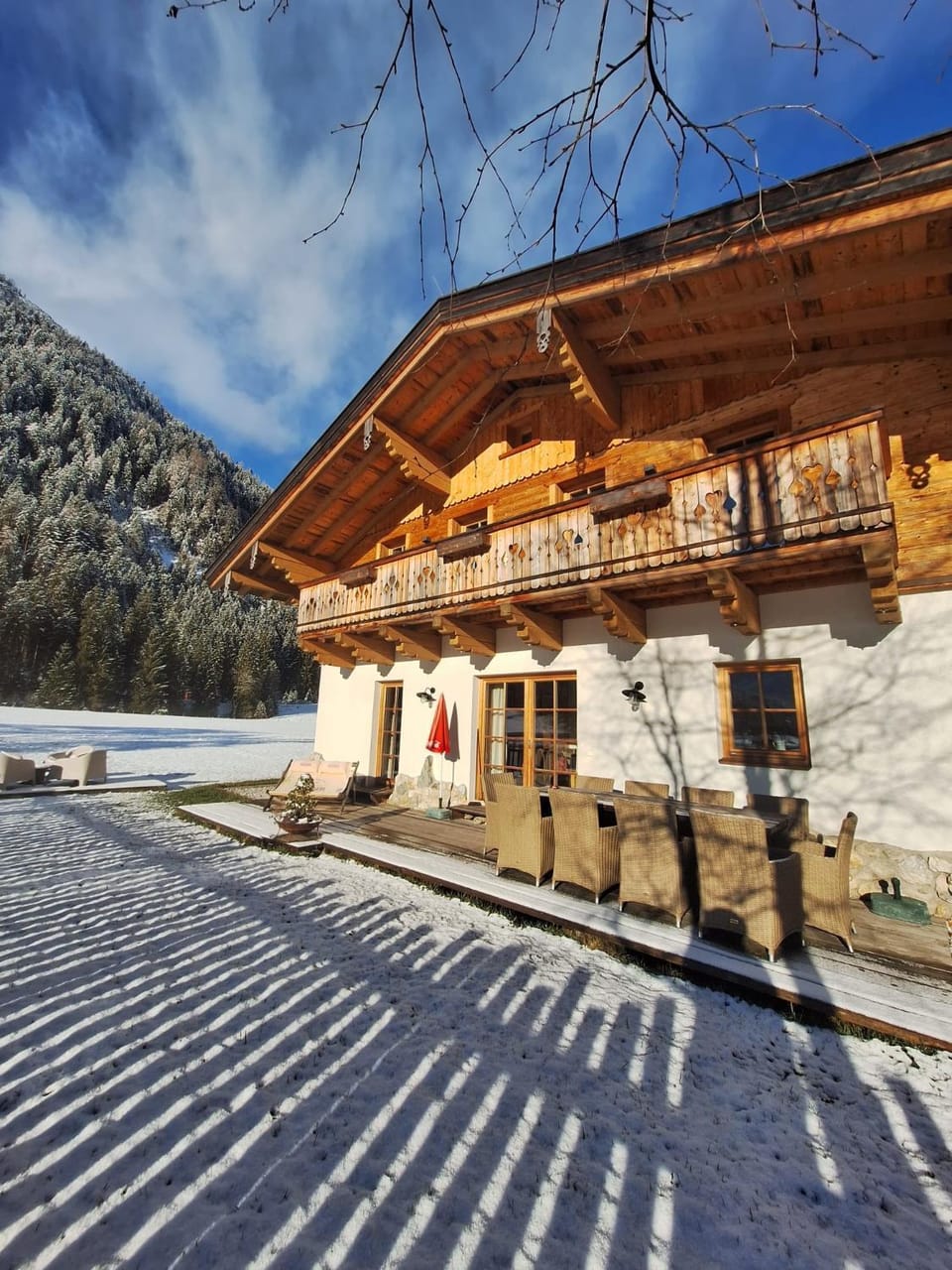 Property building, Day, Natural landscape, Lake view, Mountain view