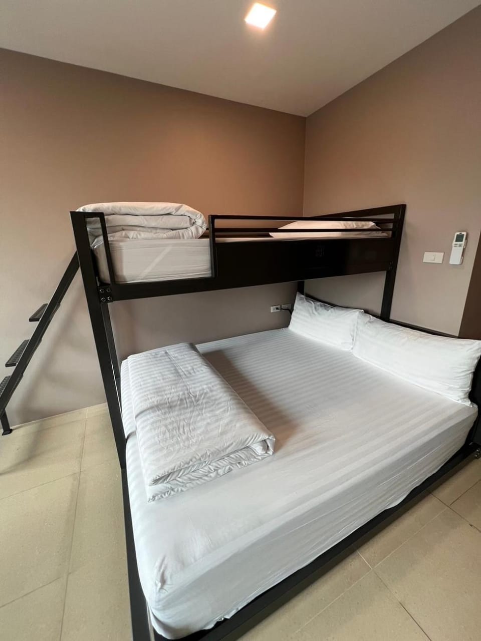 Bed, bunk bed