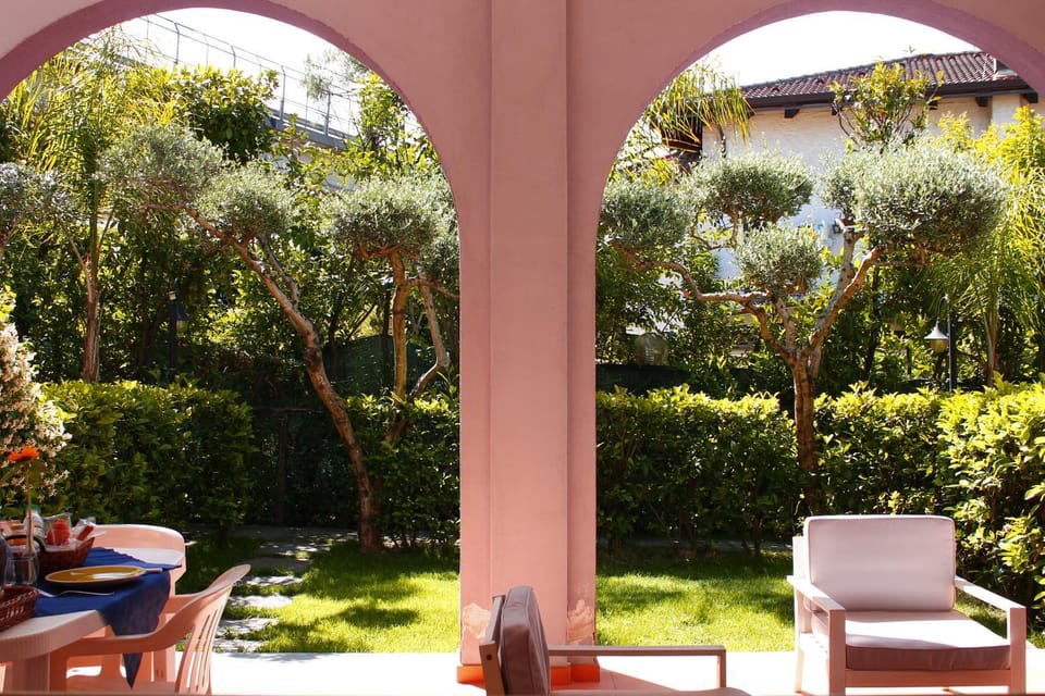 Patio, Spring, Day, Garden, Living room, Seating area, Dining area, Garden view