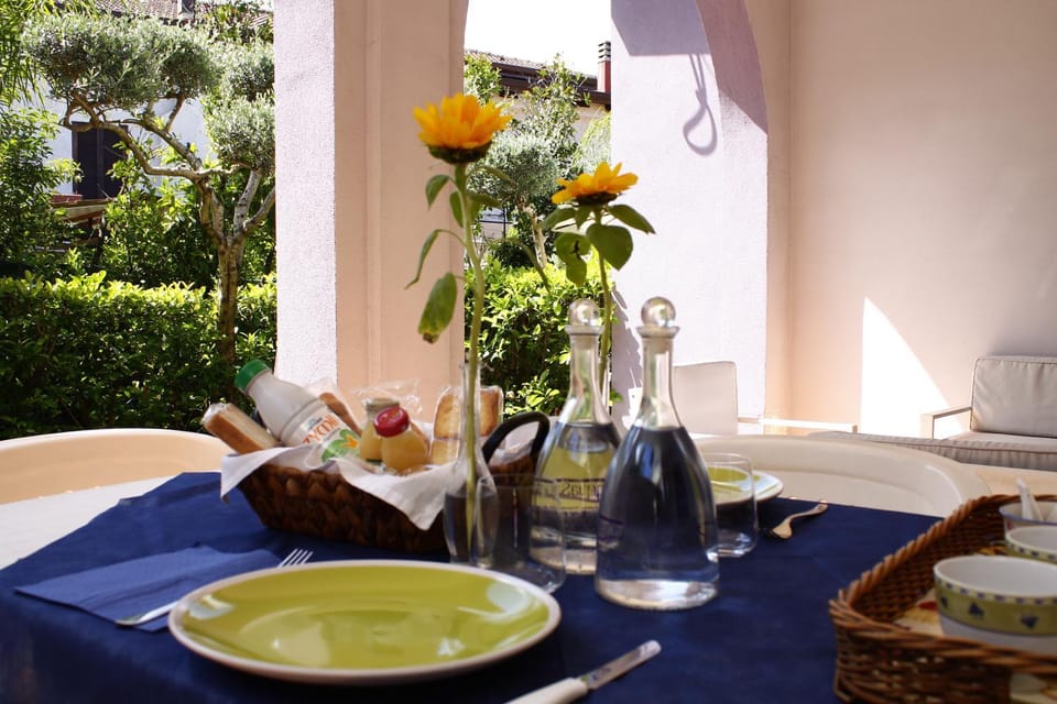 Patio, Day, Garden, Food and drinks, Dining area, Food, Garden view, Meals, Drinks