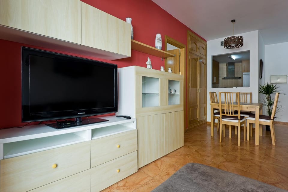 Restaurant/places to eat, Kitchen or kitchenette, Parking, oven, stove