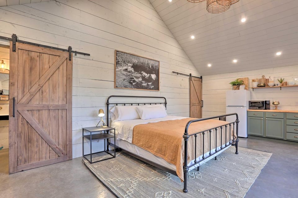 Rally Weekend Couple's Studio w/ Trailer Parking Apartment in Pennington County