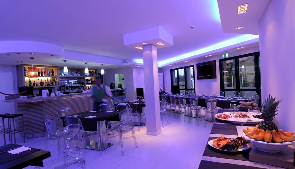 Lounge or bar, Food