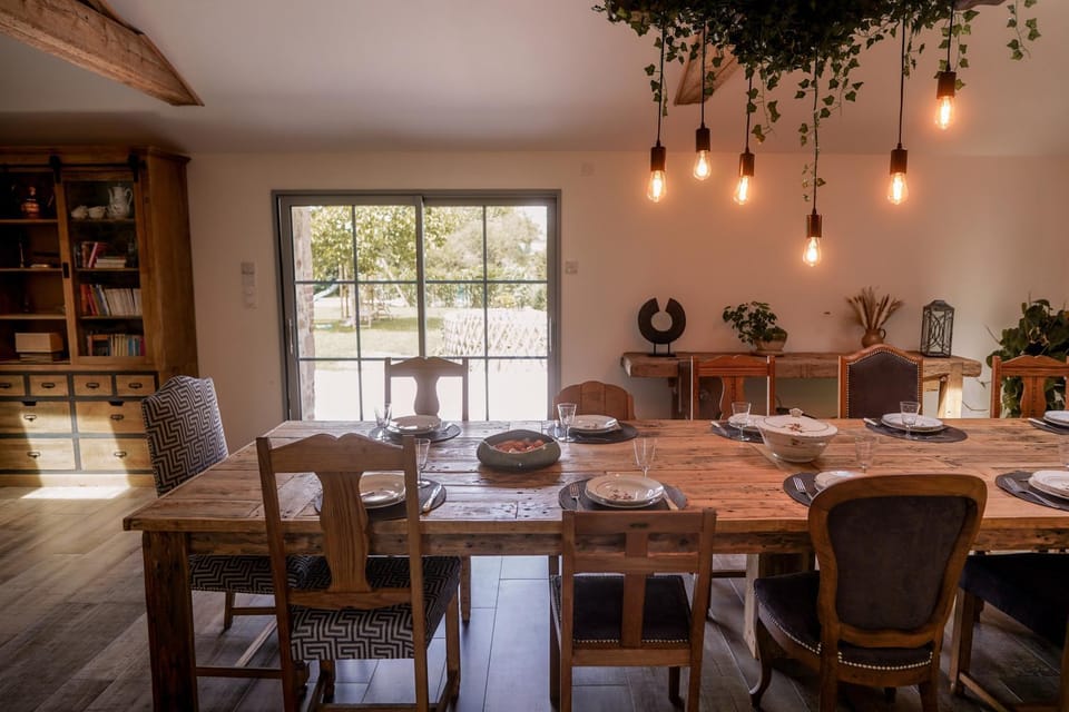 Communal lounge/ TV room, Banquet/Function facilities, Dining area, Family, Family