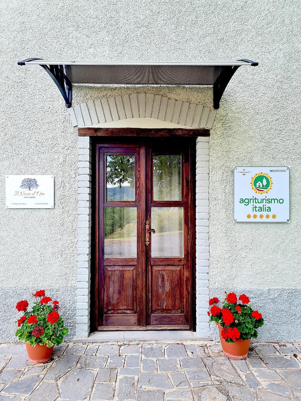 Facade/entrance, Day, Property logo or sign, Logo/Certificate/Sign