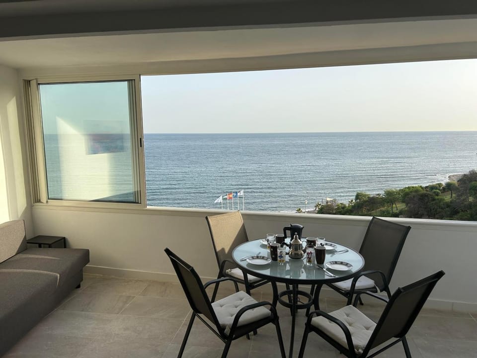 Day, Natural landscape, View (from property/room), Balcony/Terrace, Living room, Seating area, Dining area, Sea view