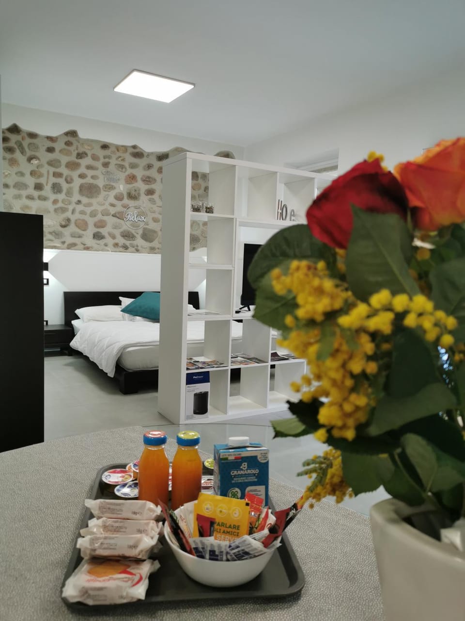 Bed, Food and drinks, Bedroom, Food