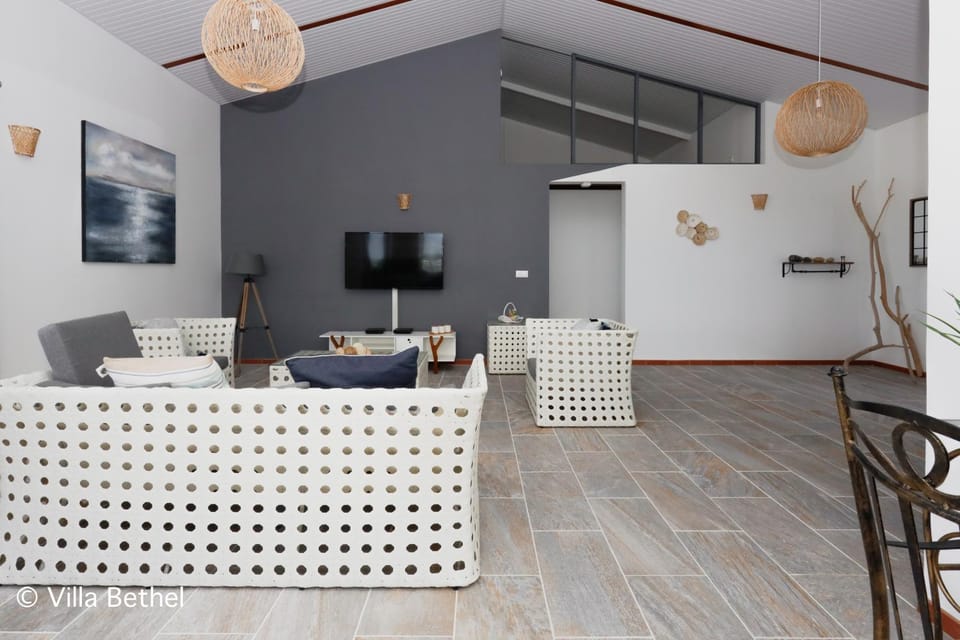 Communal lounge/ TV room, TV and multimedia, Living room, Seating area