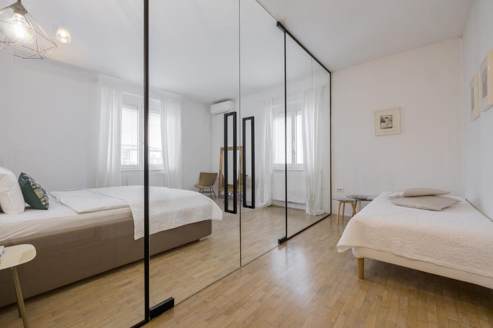 Bed, Photo of the whole room, Bedroom, internet, air conditioner