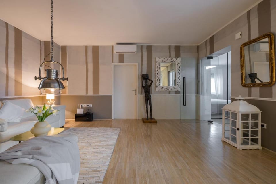 Living room, Seating area, air conditioner