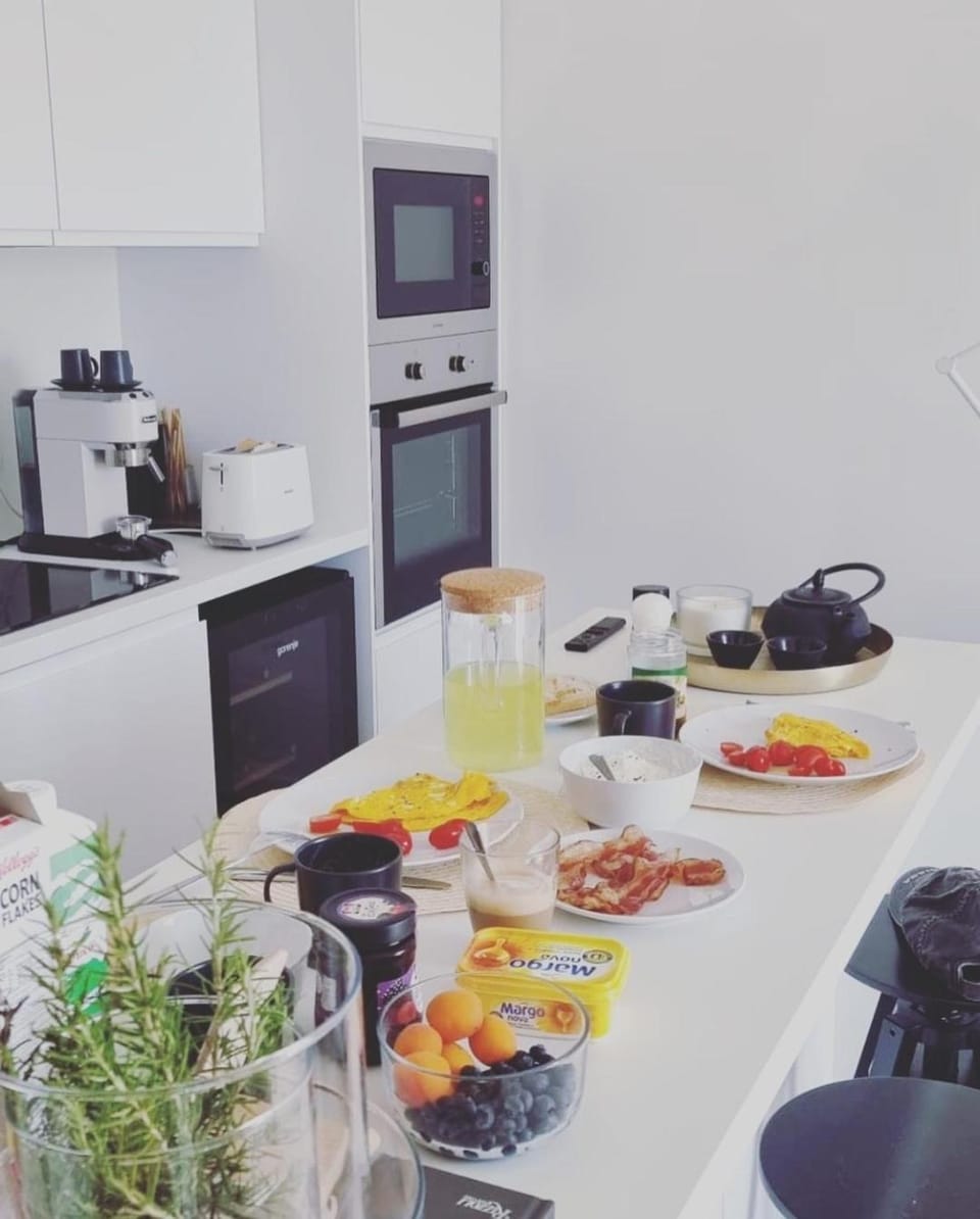Kitchen or kitchenette, minibar, oven, toaster