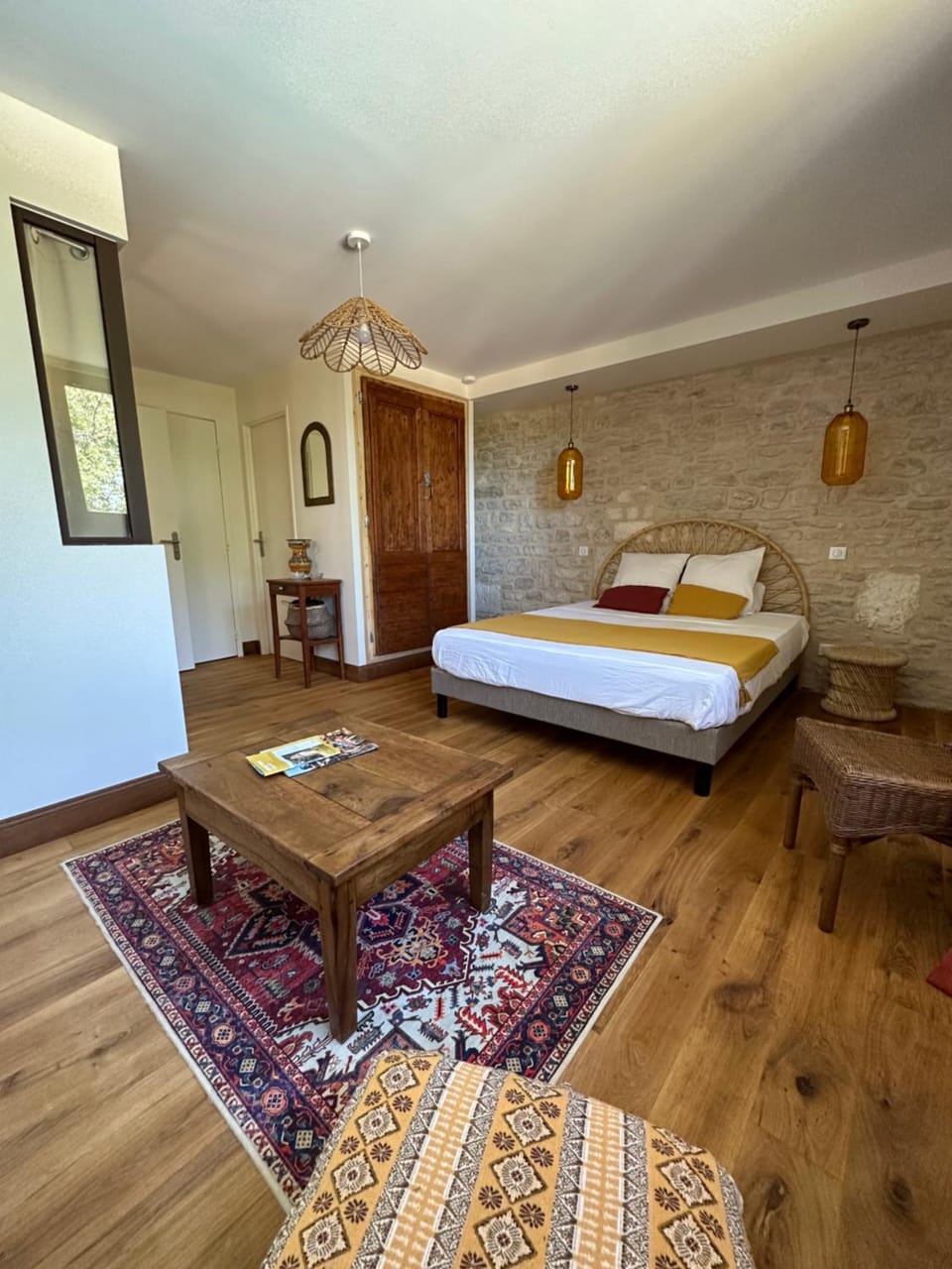 Photo of the whole room, Bedroom