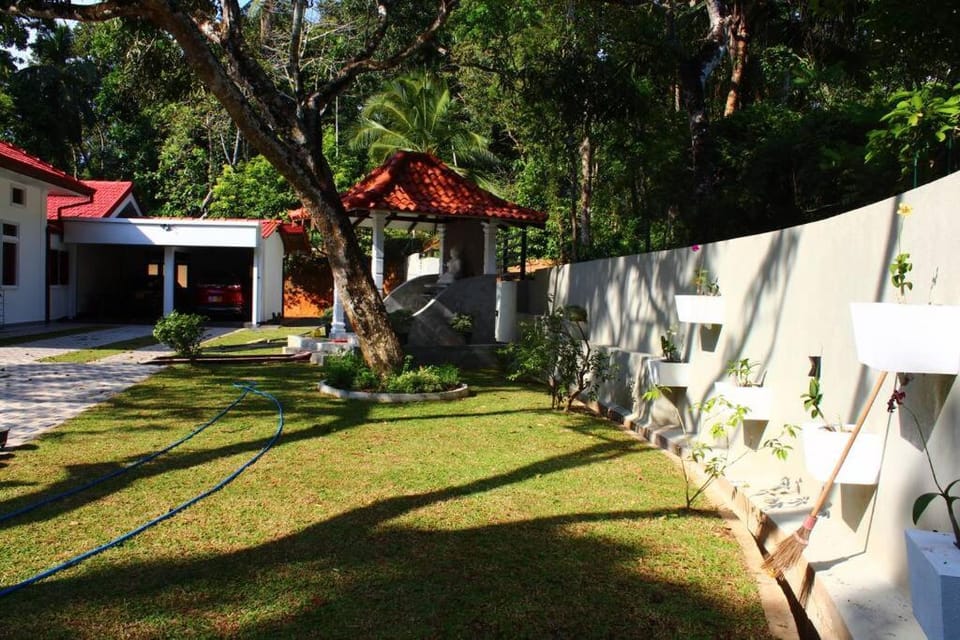 Heaven villa mirissa Villa in Kamburugamuwa