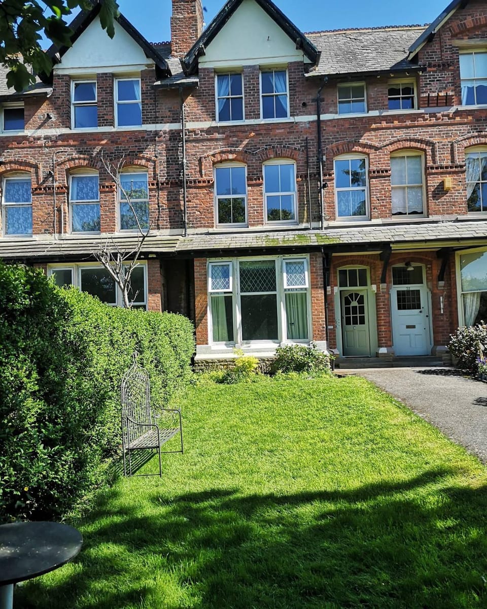 Property building, Facade/entrance, Garden