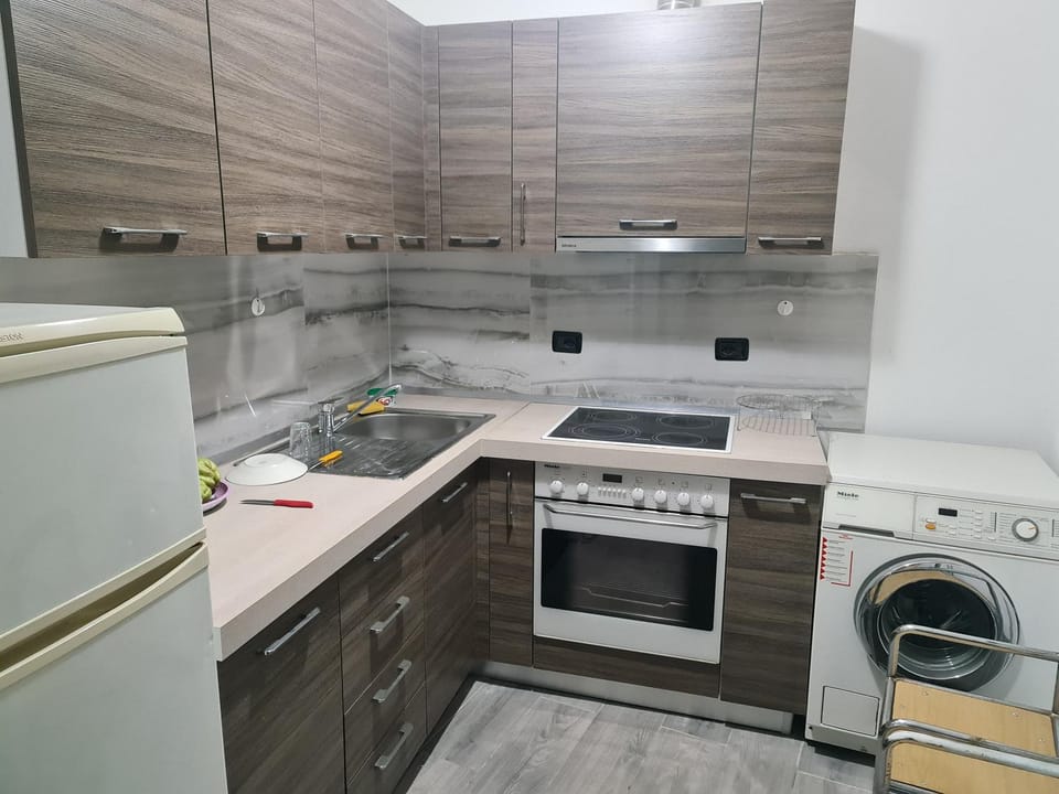 Kitchen or kitchenette, oven, stove, washing machine