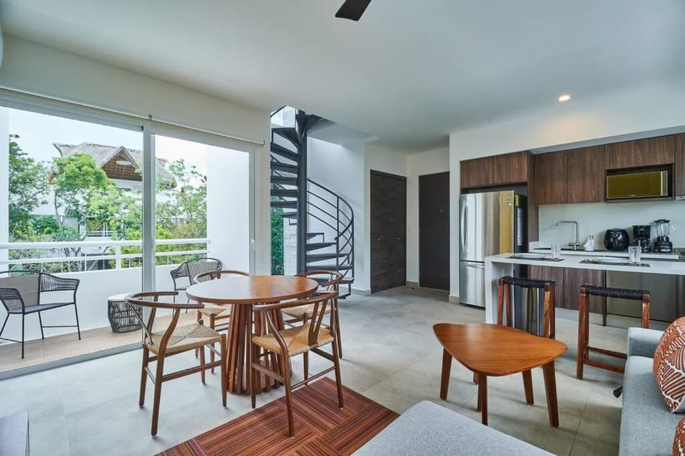 Kitchen or kitchenette, Living room, Seating area, Dining area
