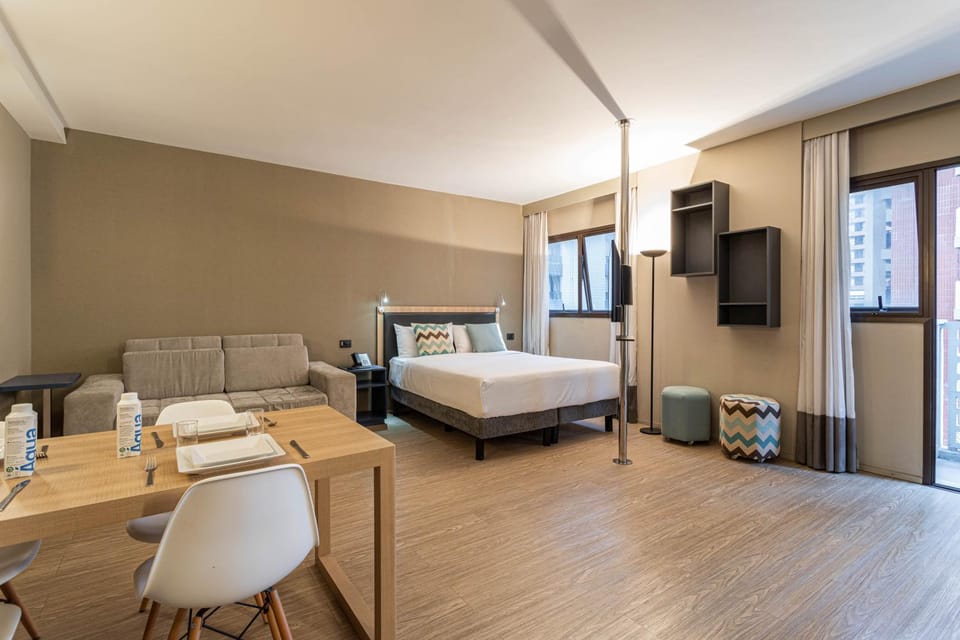 Bed, Photo of the whole room, Dining area, Bedroom, Area and facilities