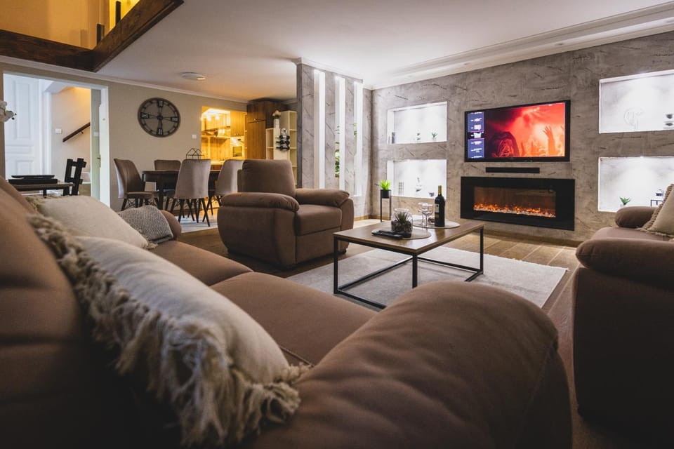 TV and multimedia, Living room, Dining area, Alcoholic drinks, flat iron, hair dresser, air conditioner, air conditioner