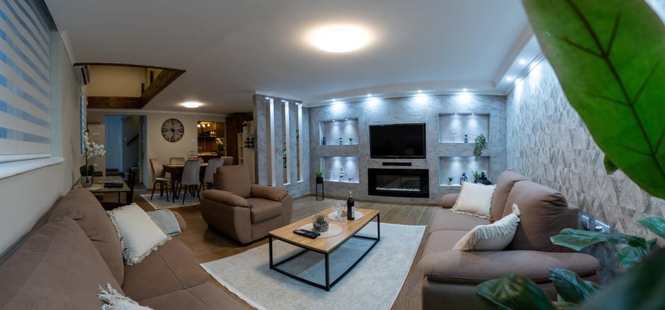 TV and multimedia, Living room, Dining area, flat iron, air conditioner, air conditioner