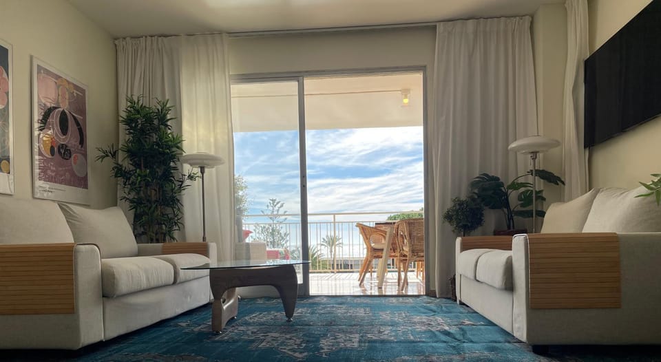 Bed, TV and multimedia, View (from property/room), Balcony/Terrace, Living room, Business facilities, Decorative detail, Seating area, Sea view, internet, locker, air conditioner