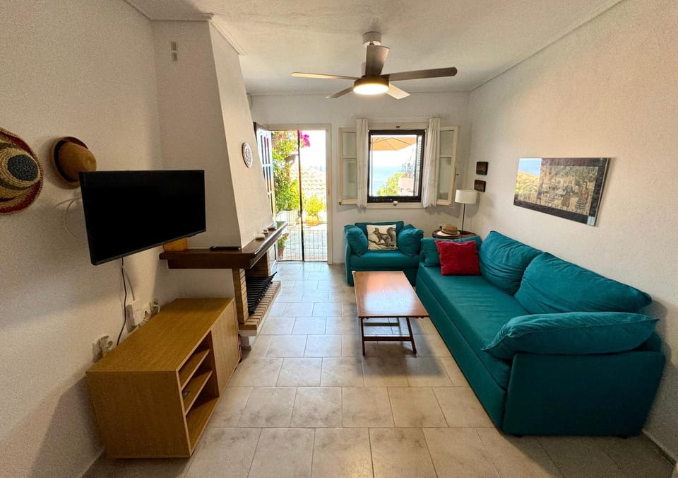 TV and multimedia, Living room, Seating area, Evening entertainment