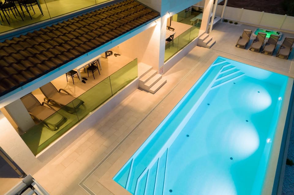 Night, Hot Tub, Pool view, Swimming pool, sunbed
