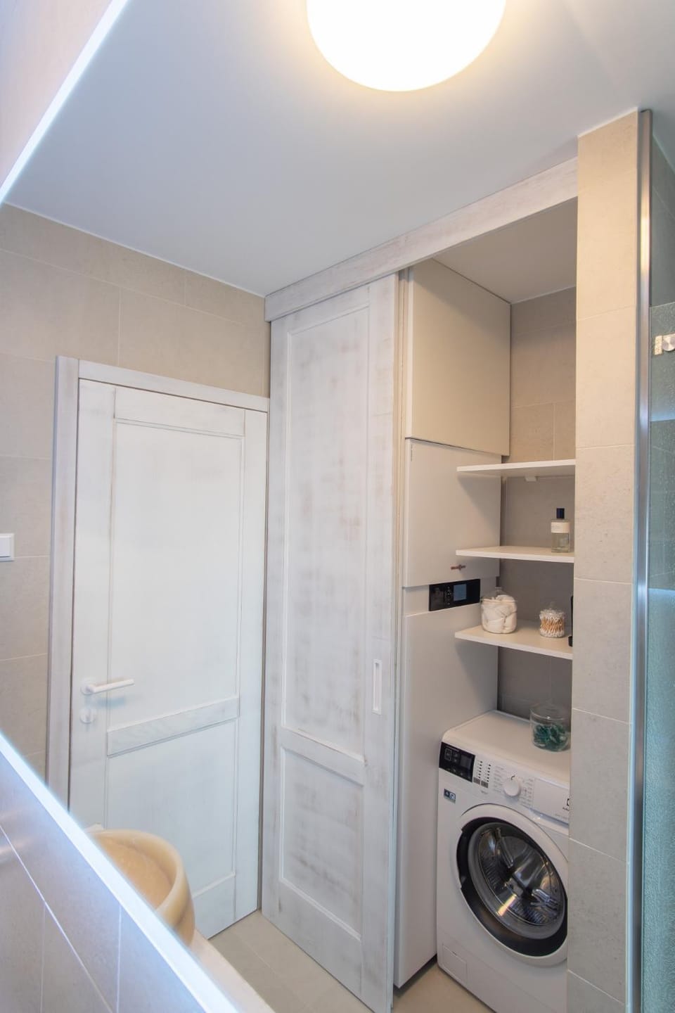 Bathroom, washing machine