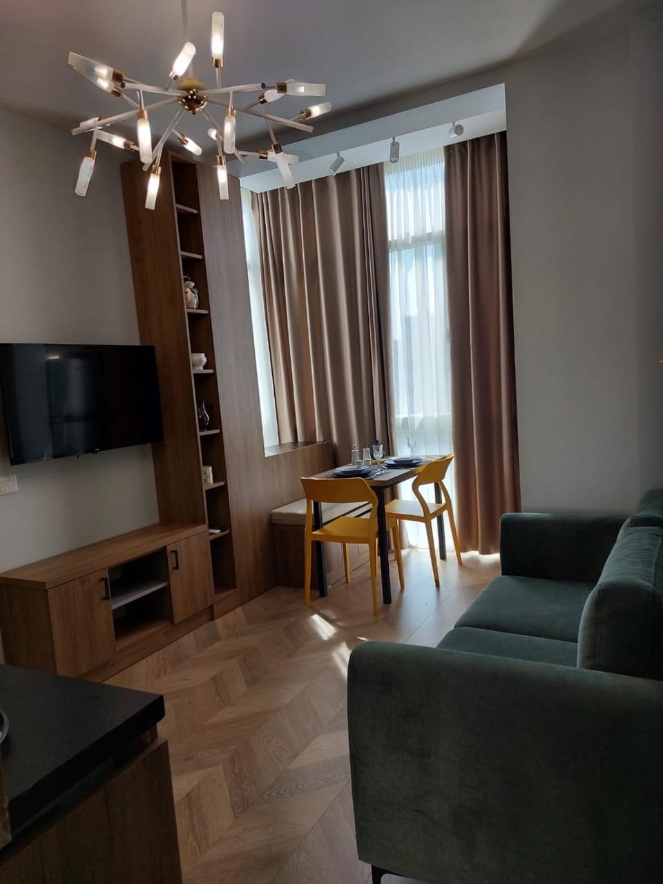 TV and multimedia, Living room, Seating area, Dining area