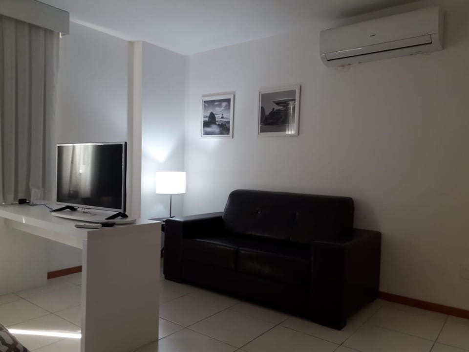 Communal lounge/ TV room, TV and multimedia, Living room, Evening entertainment, air conditioner
