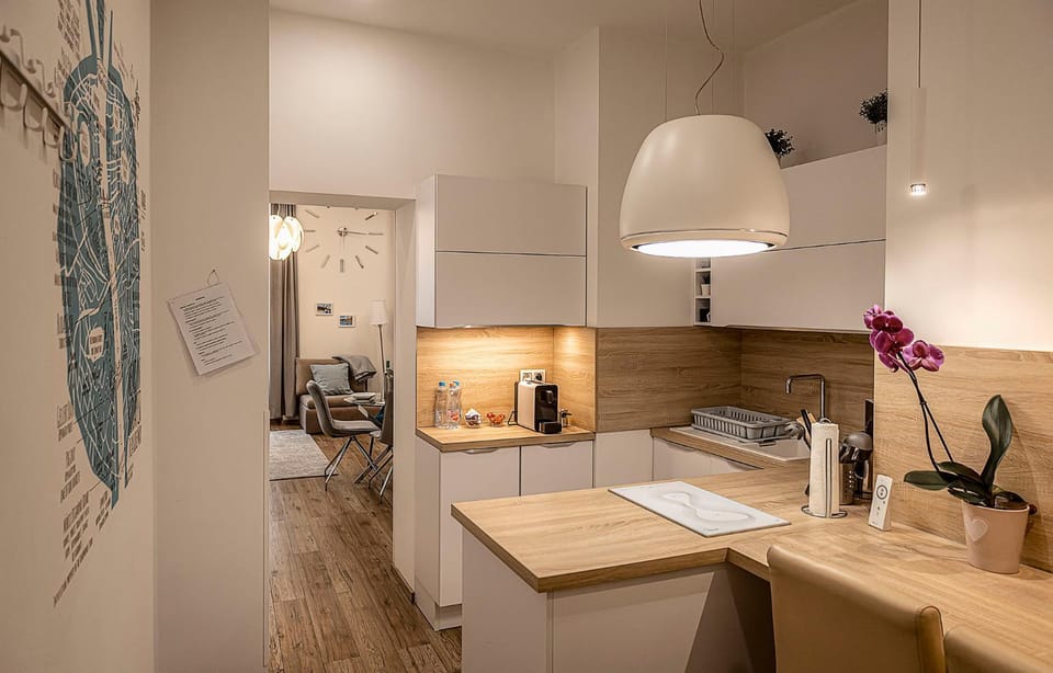 Kitchen or kitchenette, Dining area, Communal kitchen