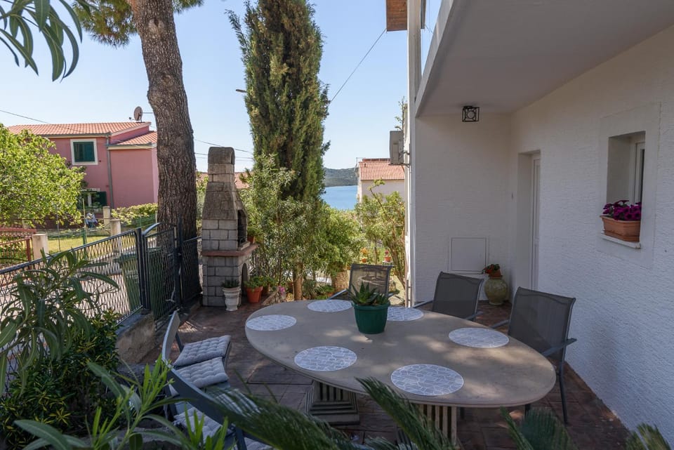 Patio, BBQ facilities, flat iron