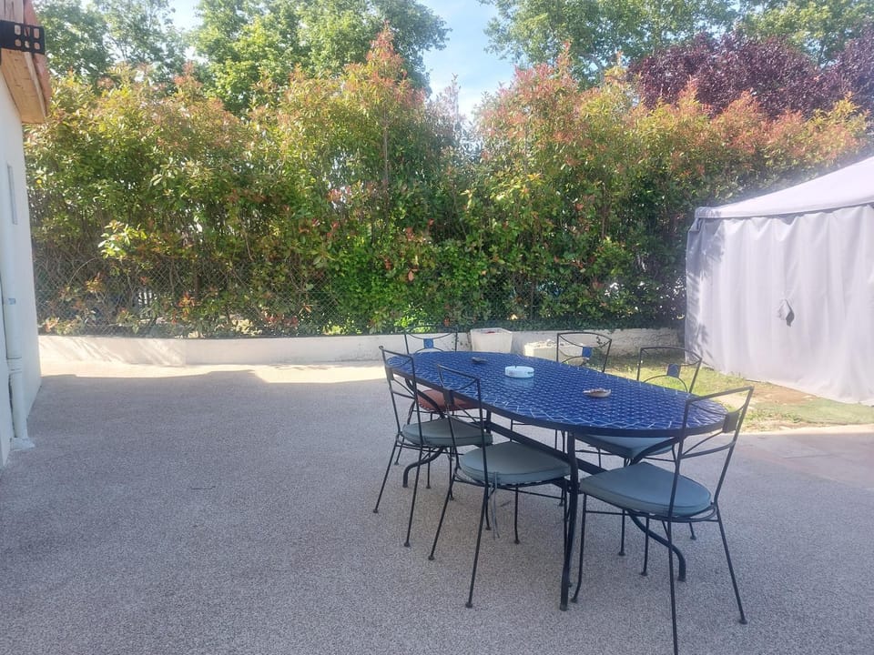 VILLA BELLA avec piscine et jacuzzi Villa in Auvergne-Rhône-Alpes