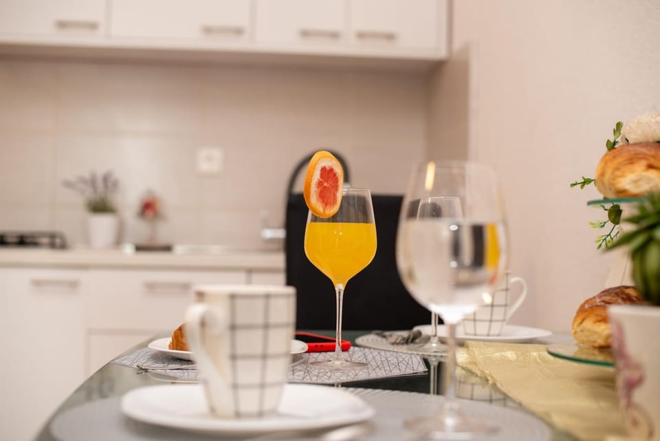 Food and drinks, Dining area, Food, Drinks