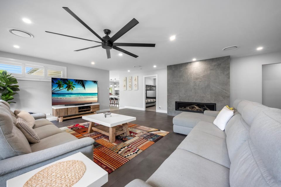 Hamptons by the Bay - Belle Escapes Jervis Bay House in Vincentia