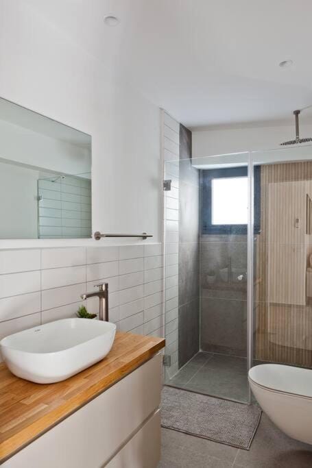 ✦Newly Renovated, Spacious 2BR✦ #BUGRASHOV_LIFE✦ Apartment in Tel Aviv-Yafo