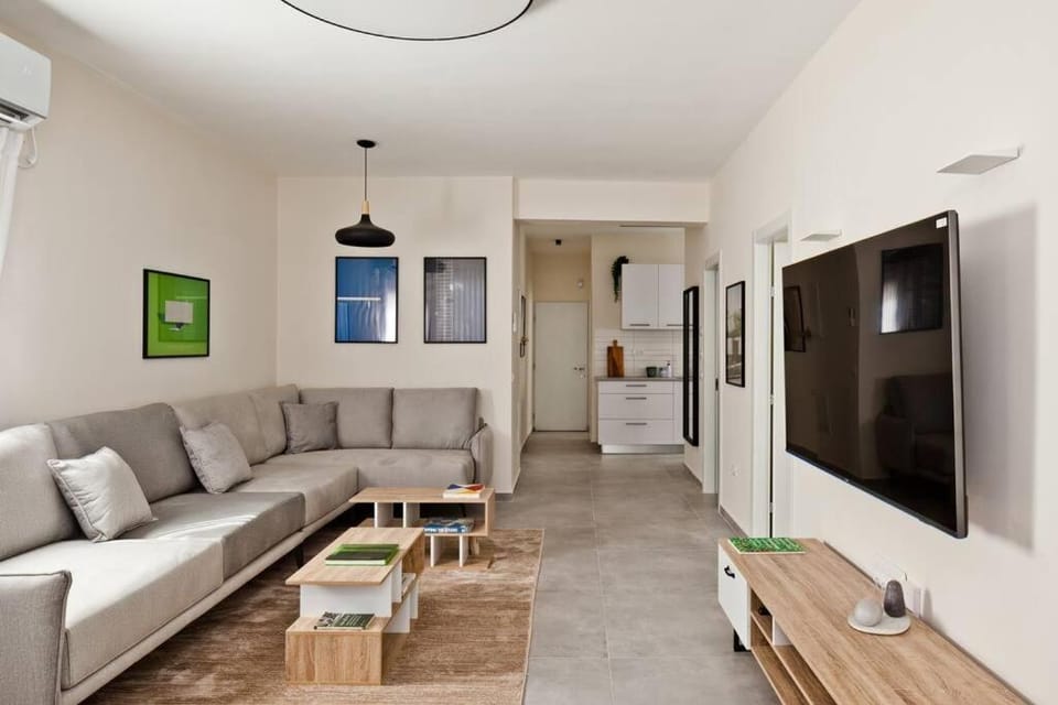 ✦Newly Renovated, Spacious 2BR✦ #BUGRASHOV_LIFE✦ Apartment in Tel Aviv-Yafo