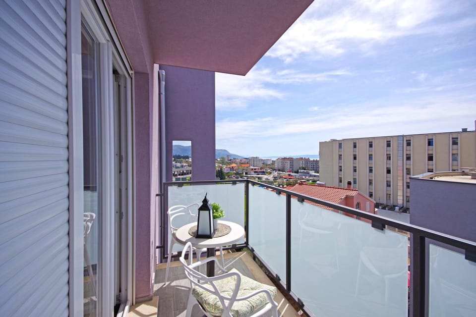 Balcony/Terrace, City view, Street view